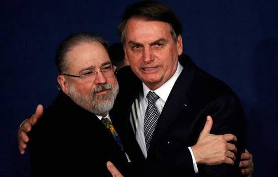 Bolsonaro veta verba pública para o combate ao Coronavírus.