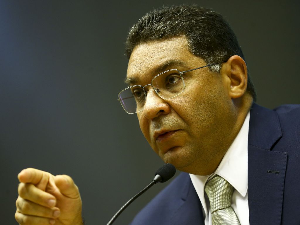 Paulo Guedes indica Bruno Funchal para o Tesouro Nacional, após Mansueto anunciar saída.