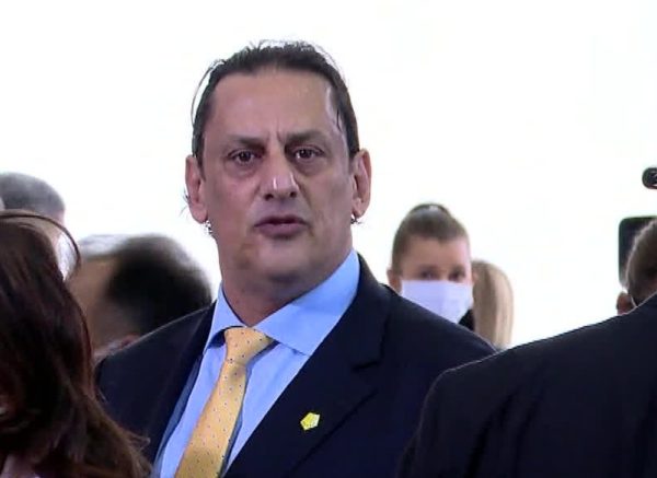 Bolsonaro veta uso de máscara em locais públicos em plena pandemia