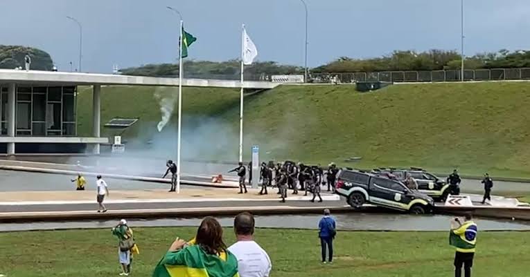 <strong>Terrorists invade Brasília and replicate capitol</strong>